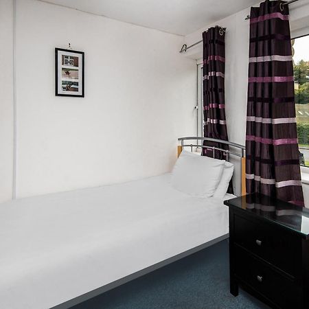 Chris'S Motel Stokenchurch Esterno foto