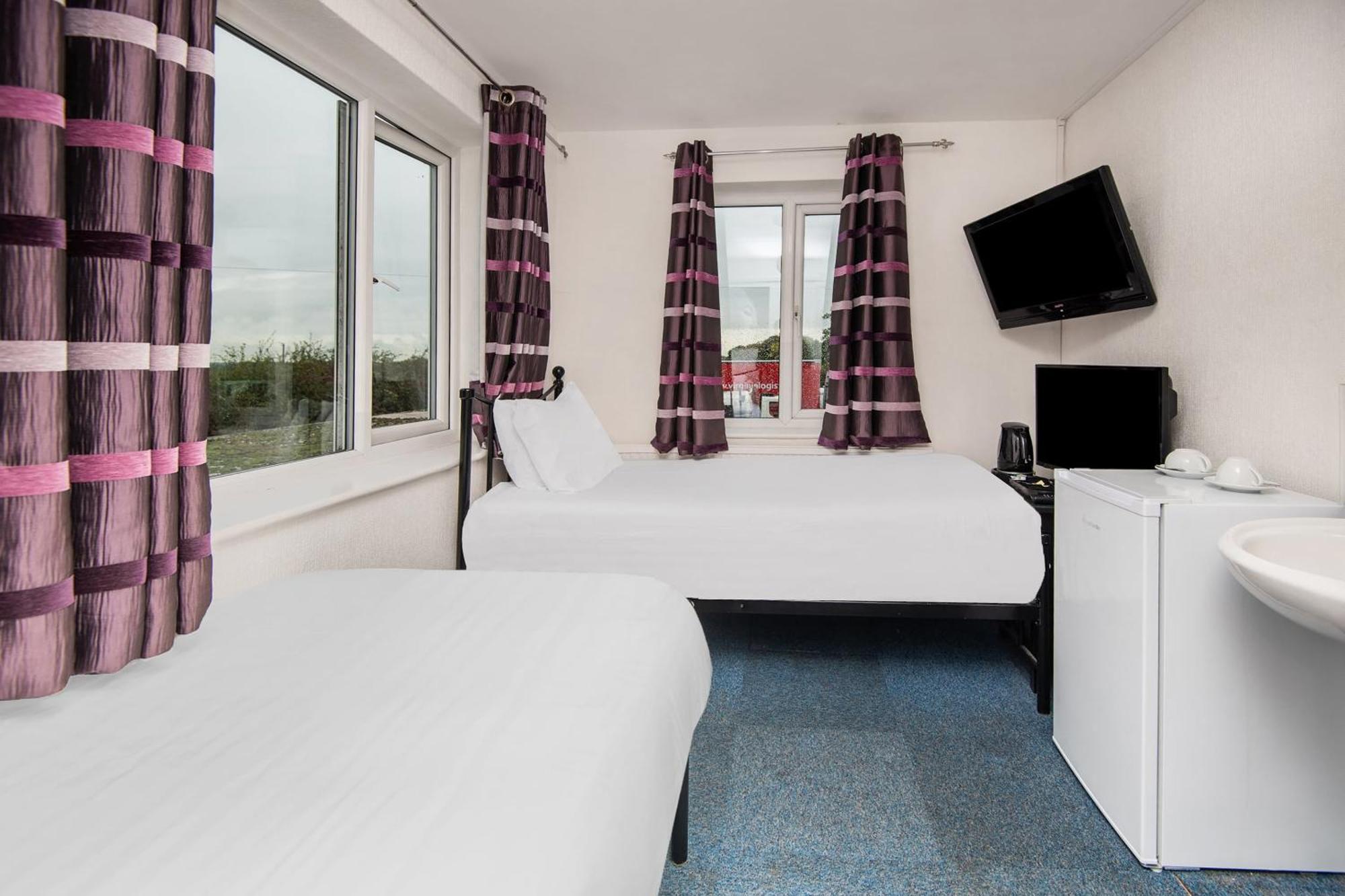 Chris'S Motel Stokenchurch Esterno foto
