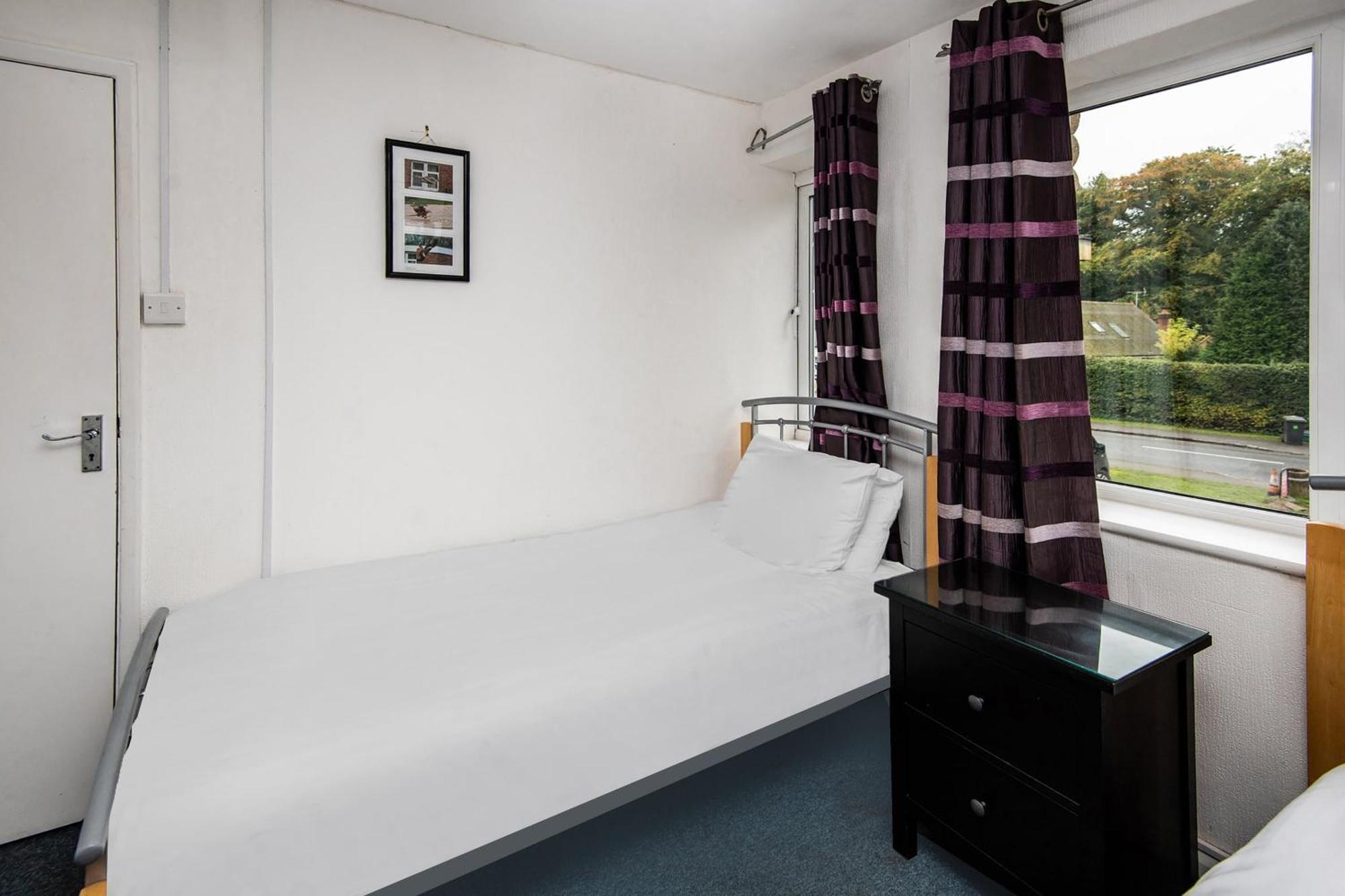 Chris'S Motel Stokenchurch Esterno foto