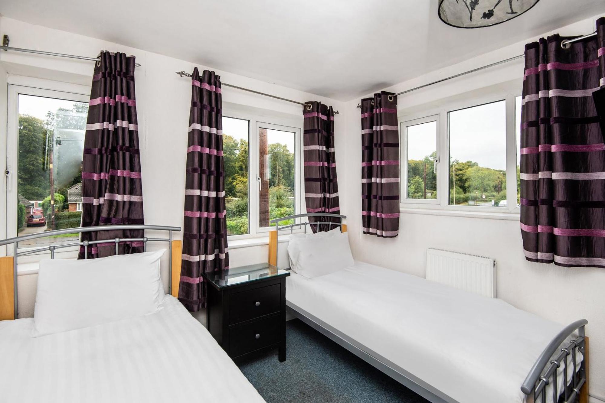 Chris'S Motel Stokenchurch Esterno foto
