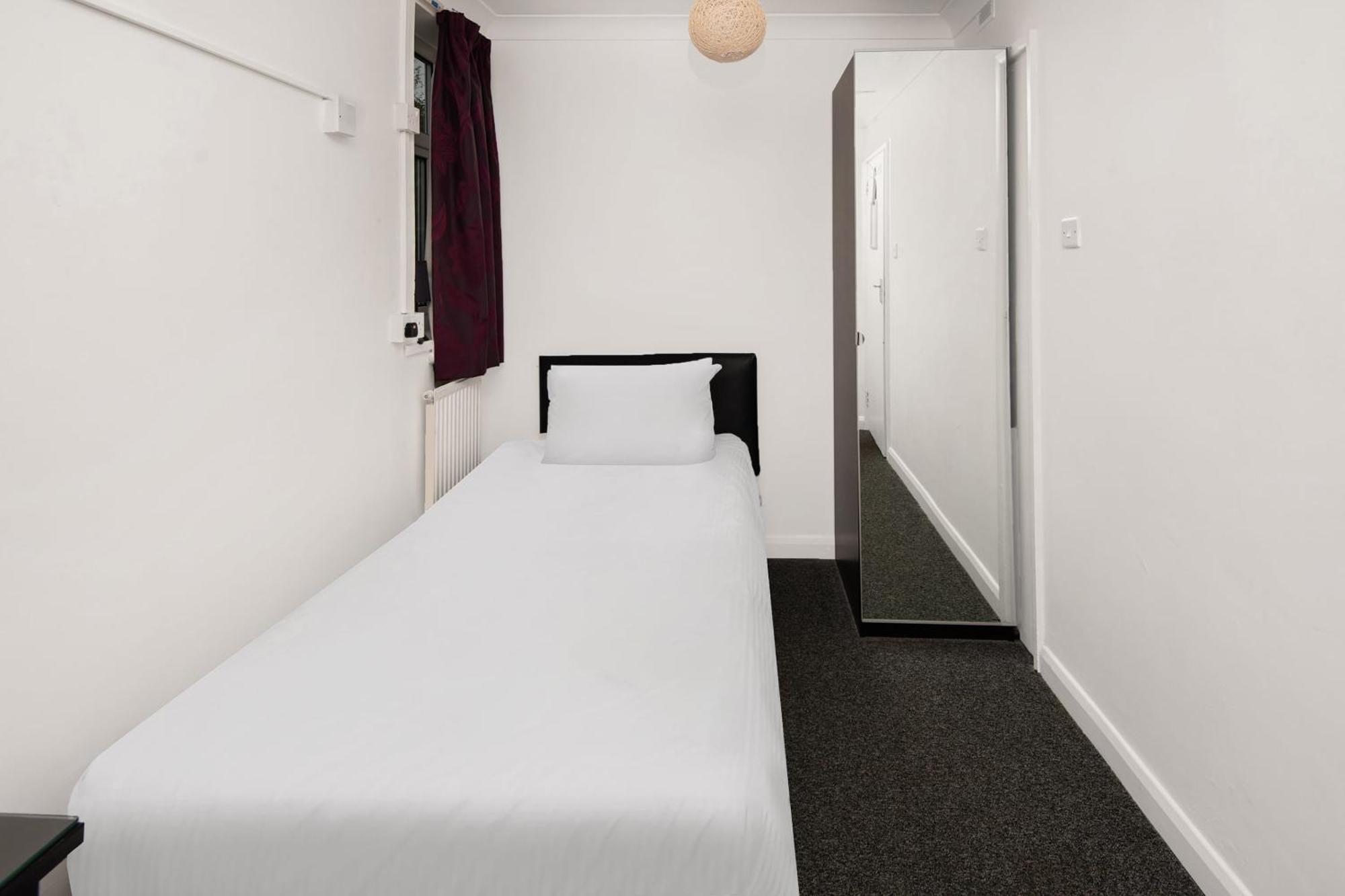 Chris'S Motel Stokenchurch Esterno foto