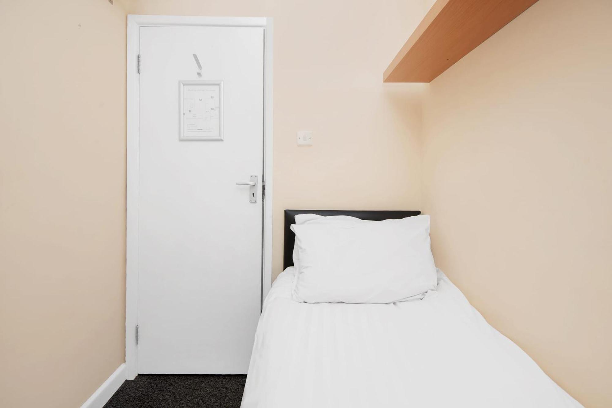 Chris'S Motel Stokenchurch Esterno foto