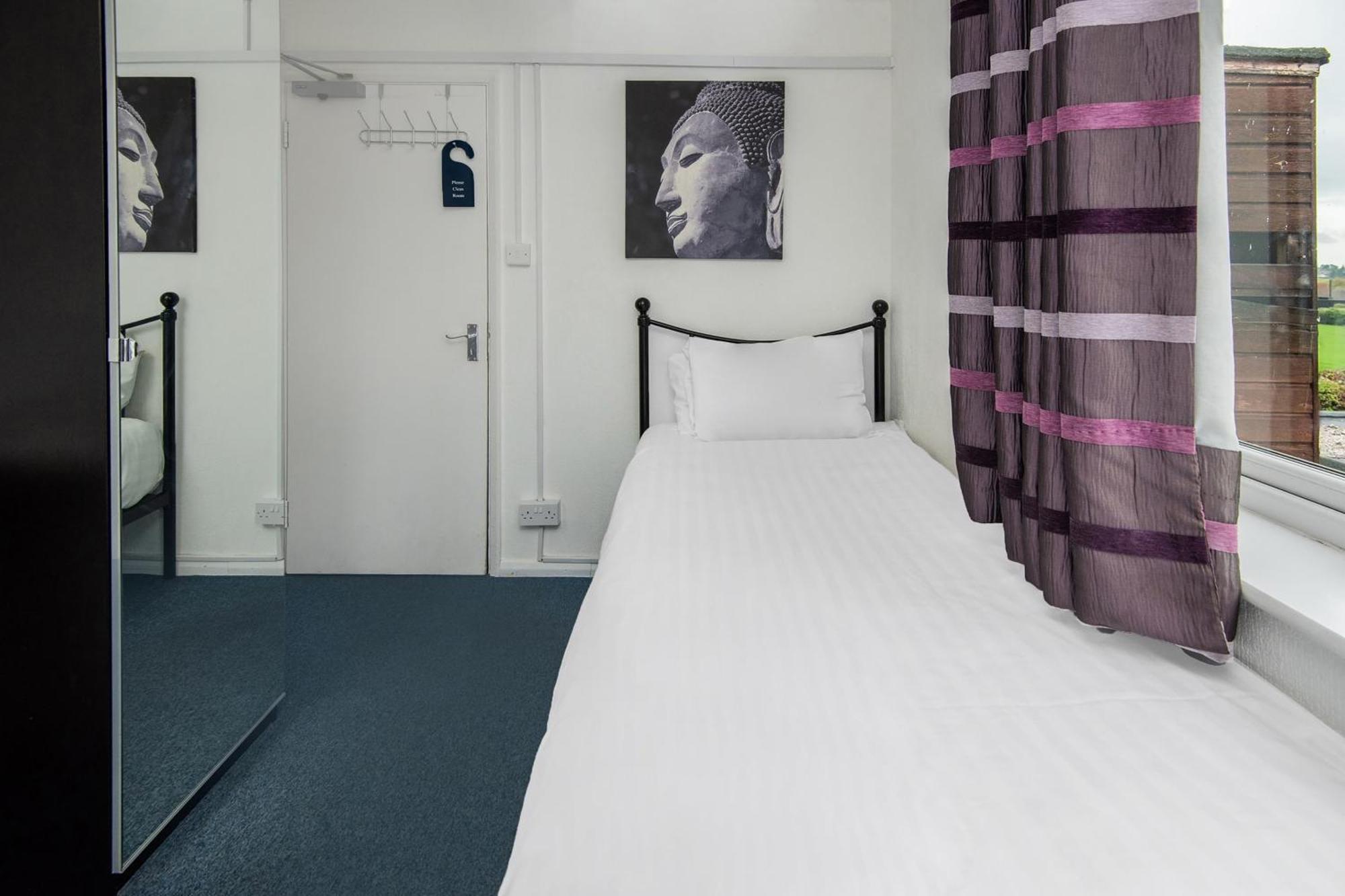 Chris'S Motel Stokenchurch Esterno foto
