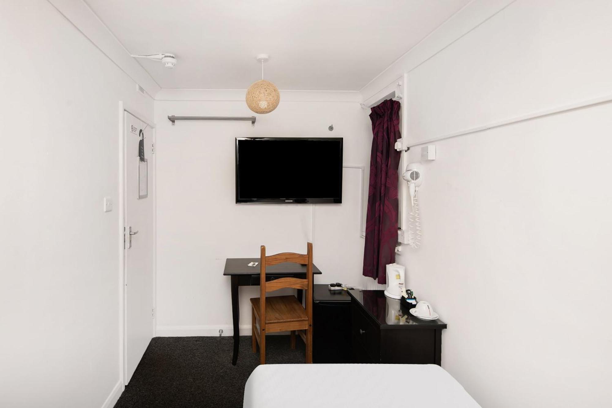 Chris'S Motel Stokenchurch Esterno foto