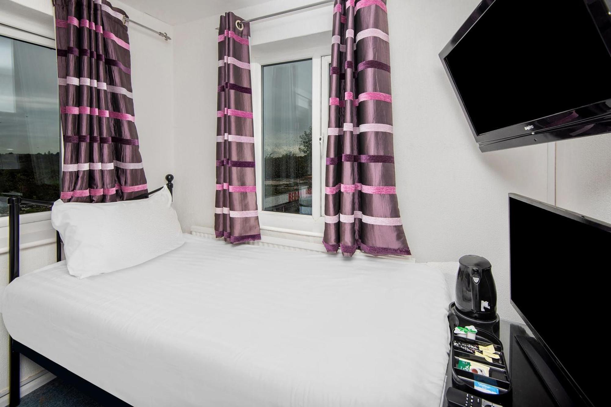 Chris'S Motel Stokenchurch Esterno foto