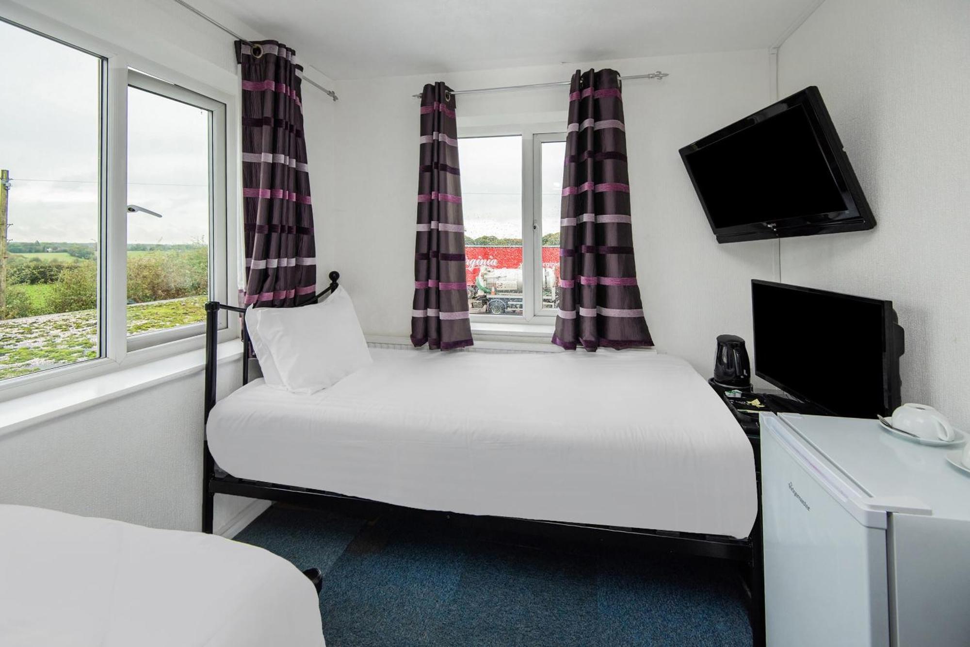 Chris'S Motel Stokenchurch Esterno foto