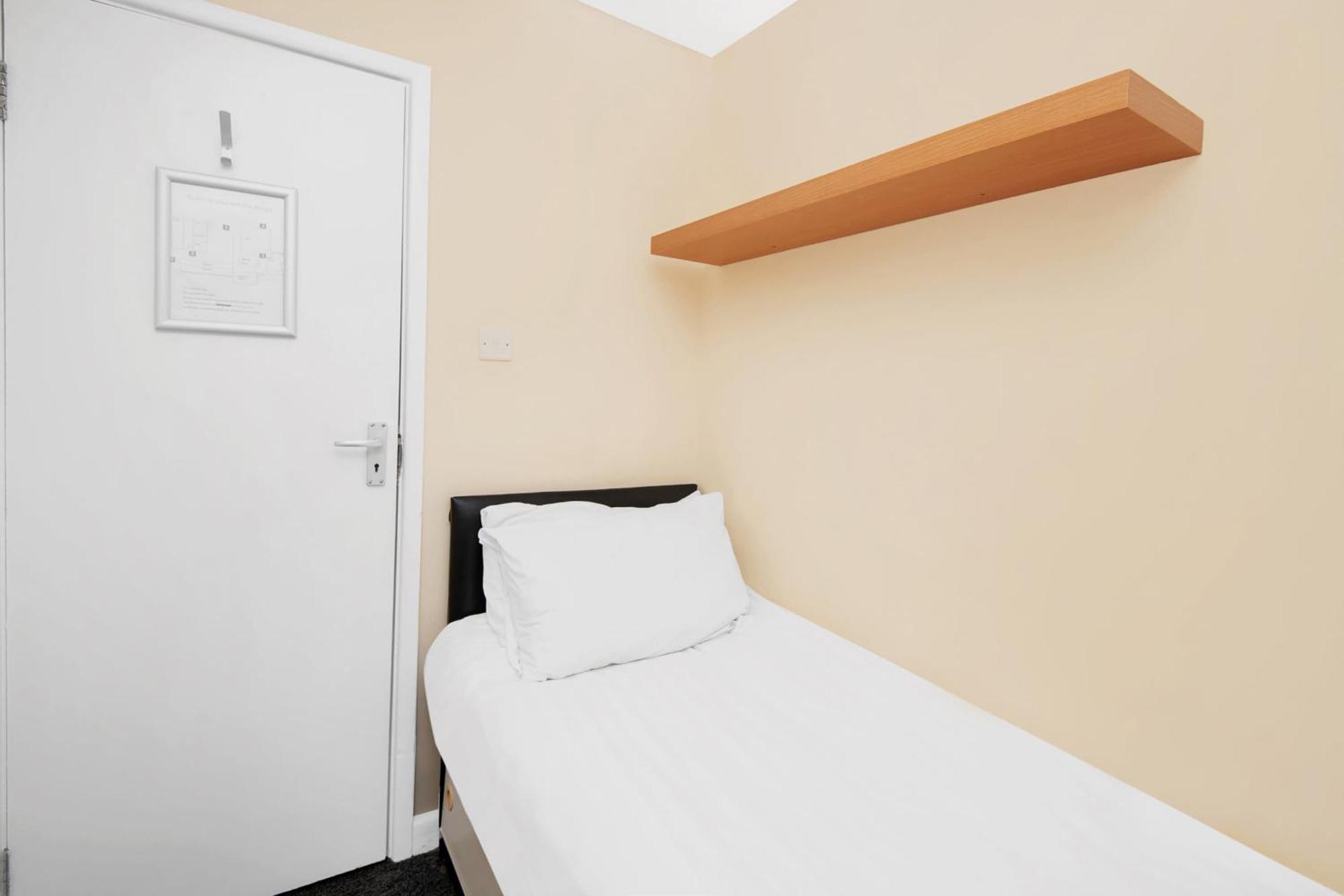 Chris'S Motel Stokenchurch Esterno foto