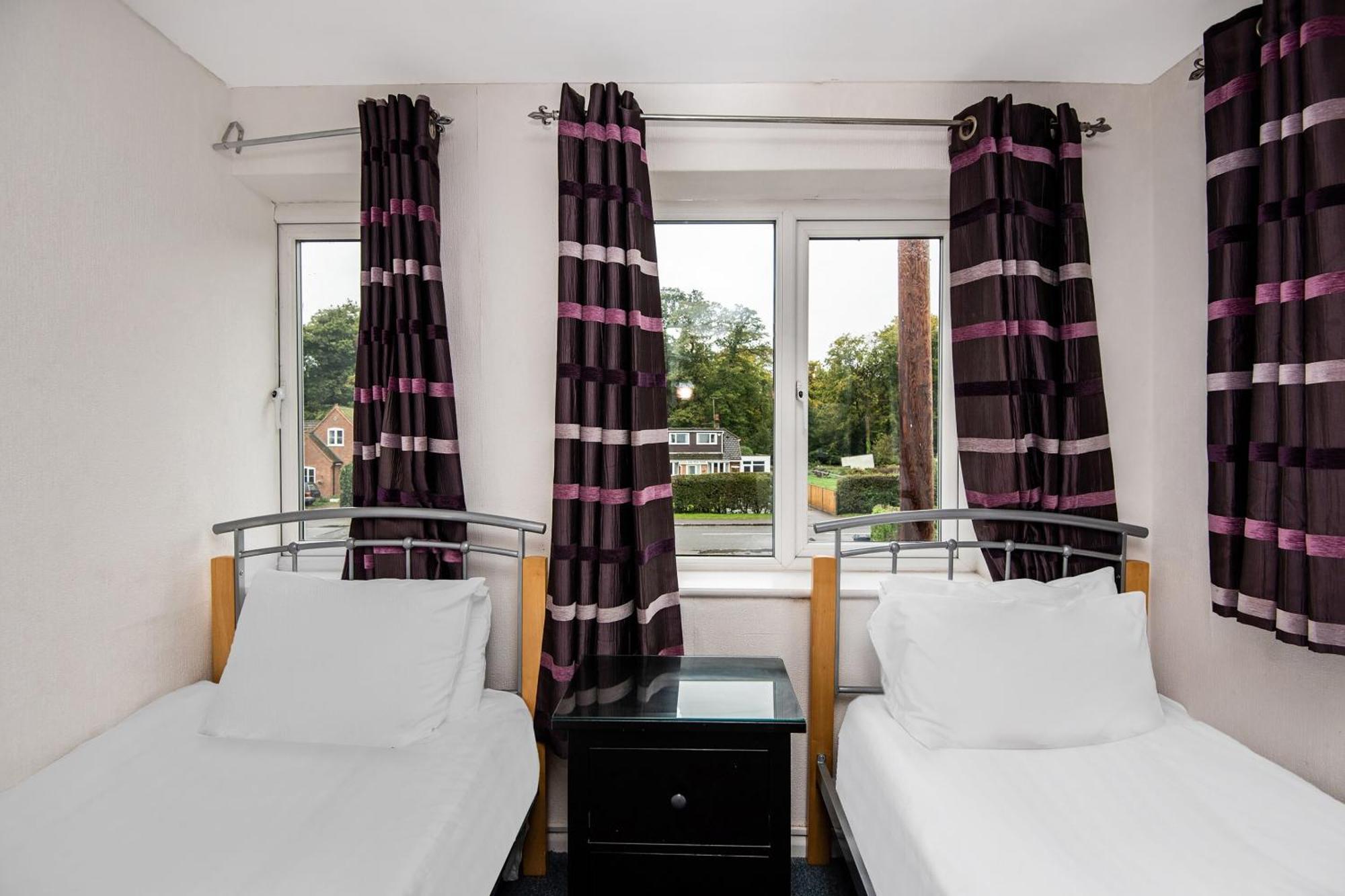 Chris'S Motel Stokenchurch Esterno foto