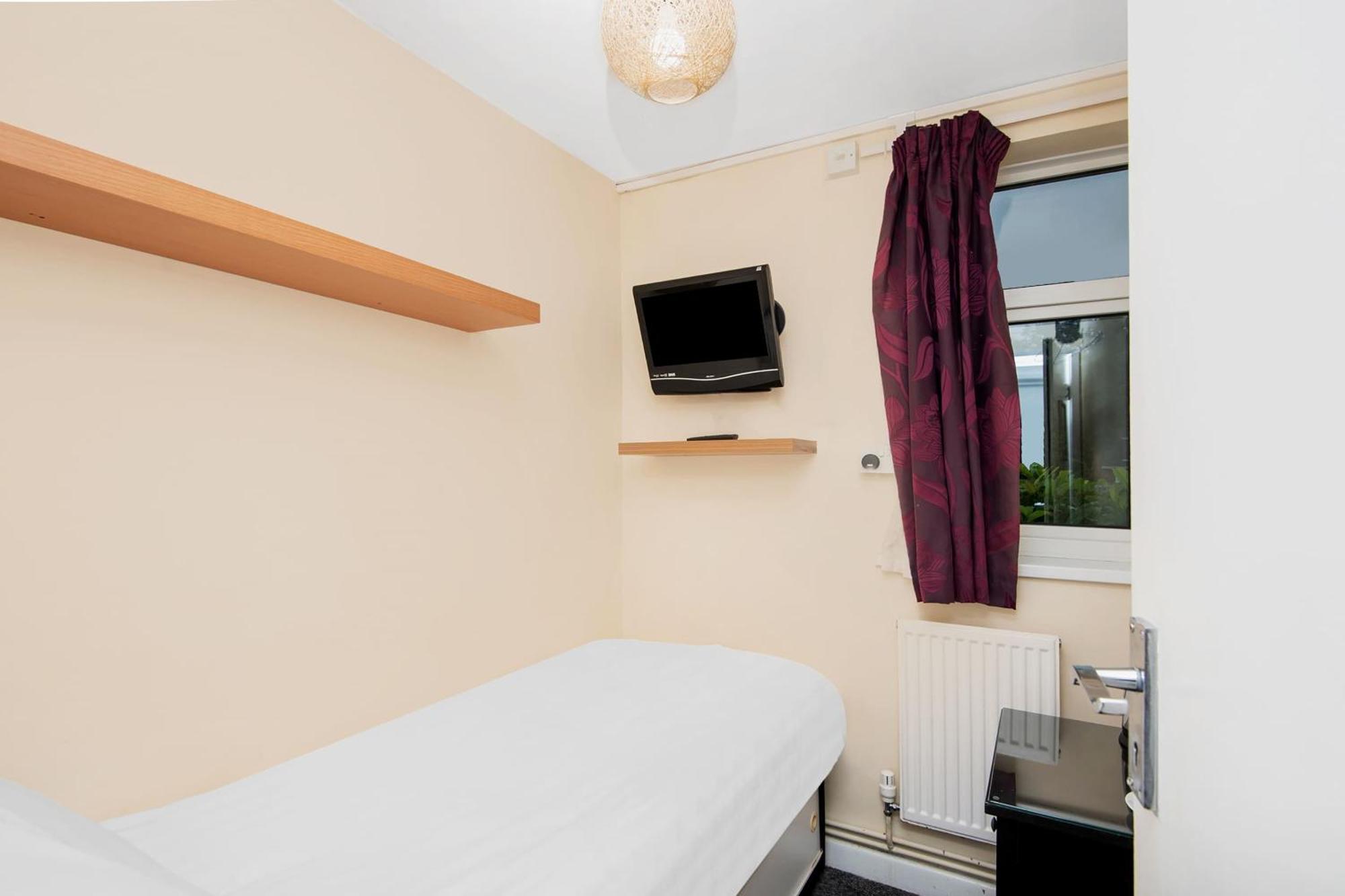 Chris'S Motel Stokenchurch Esterno foto