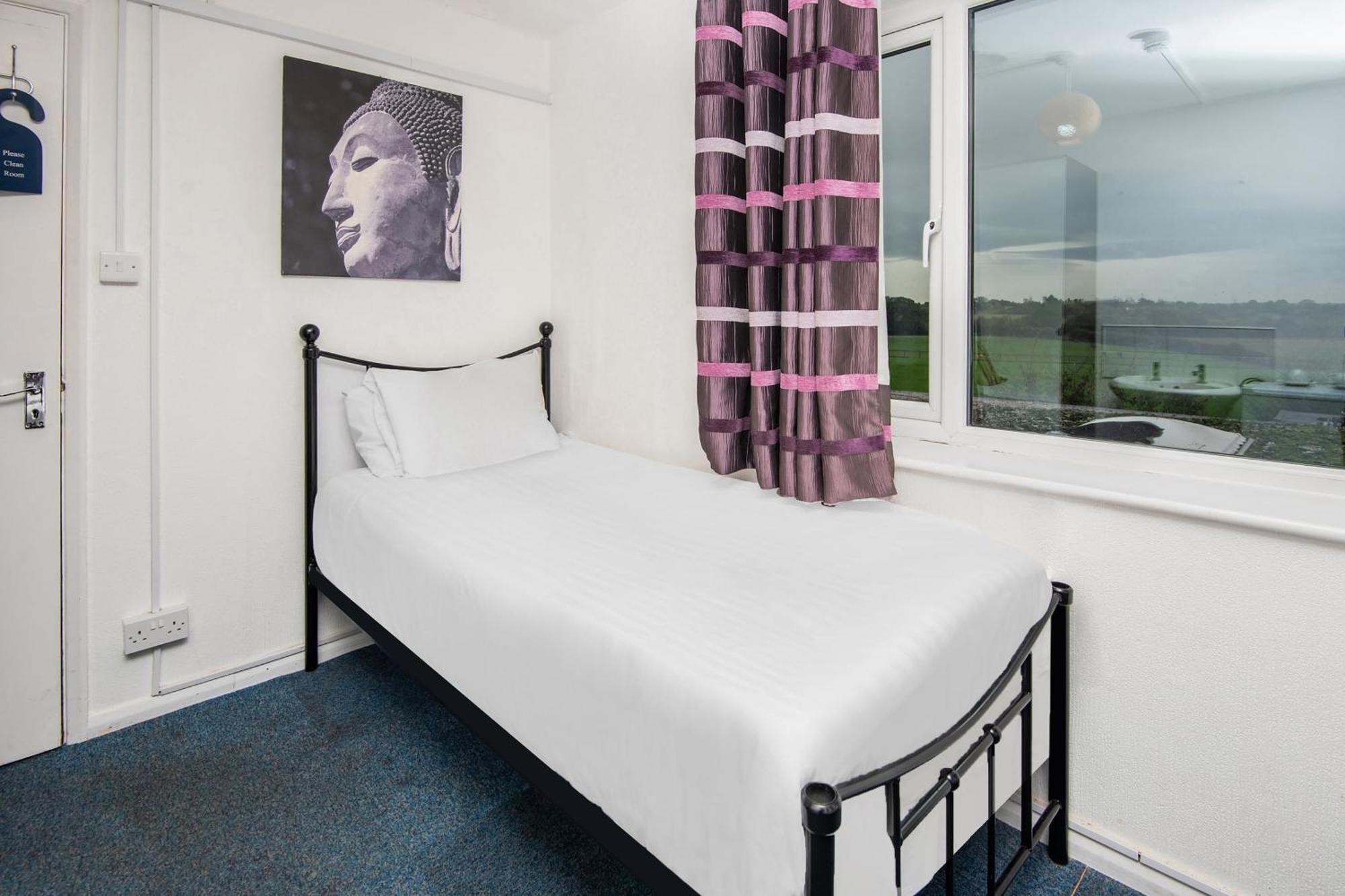 Chris'S Motel Stokenchurch Esterno foto