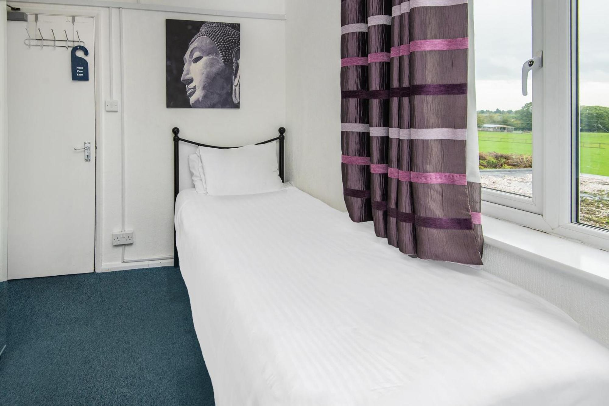 Chris'S Motel Stokenchurch Esterno foto