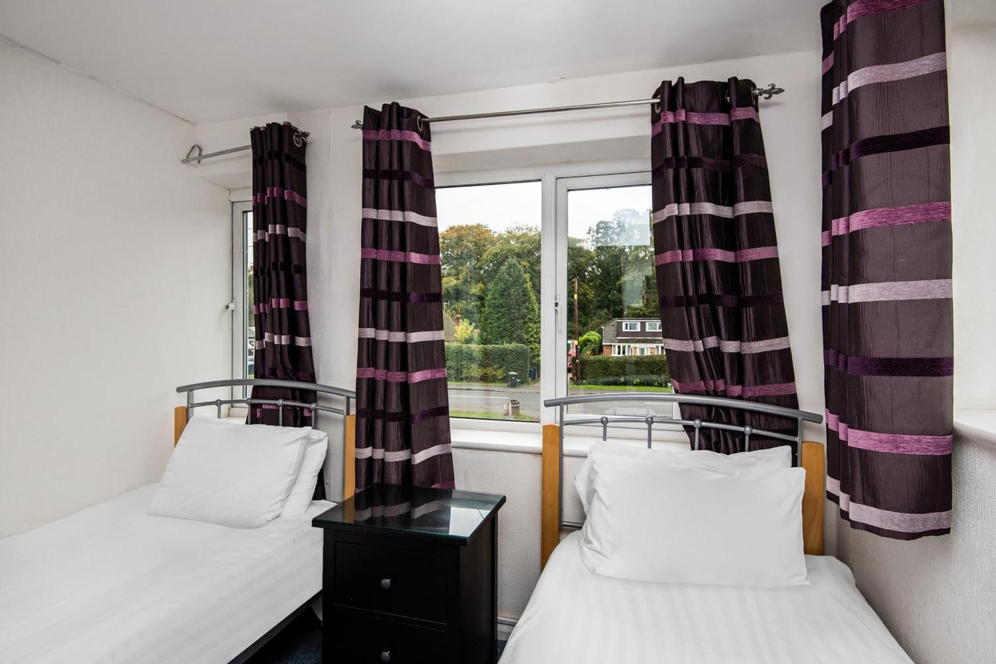 Chris'S Motel Stokenchurch Esterno foto