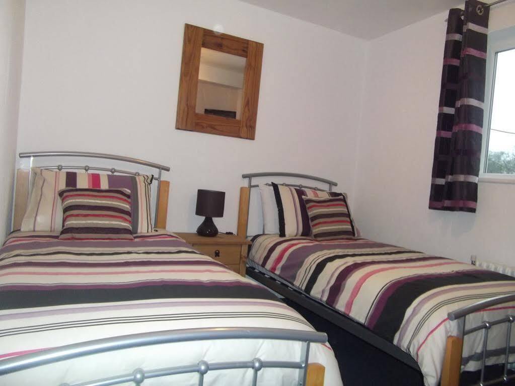Chris'S Motel Stokenchurch Esterno foto