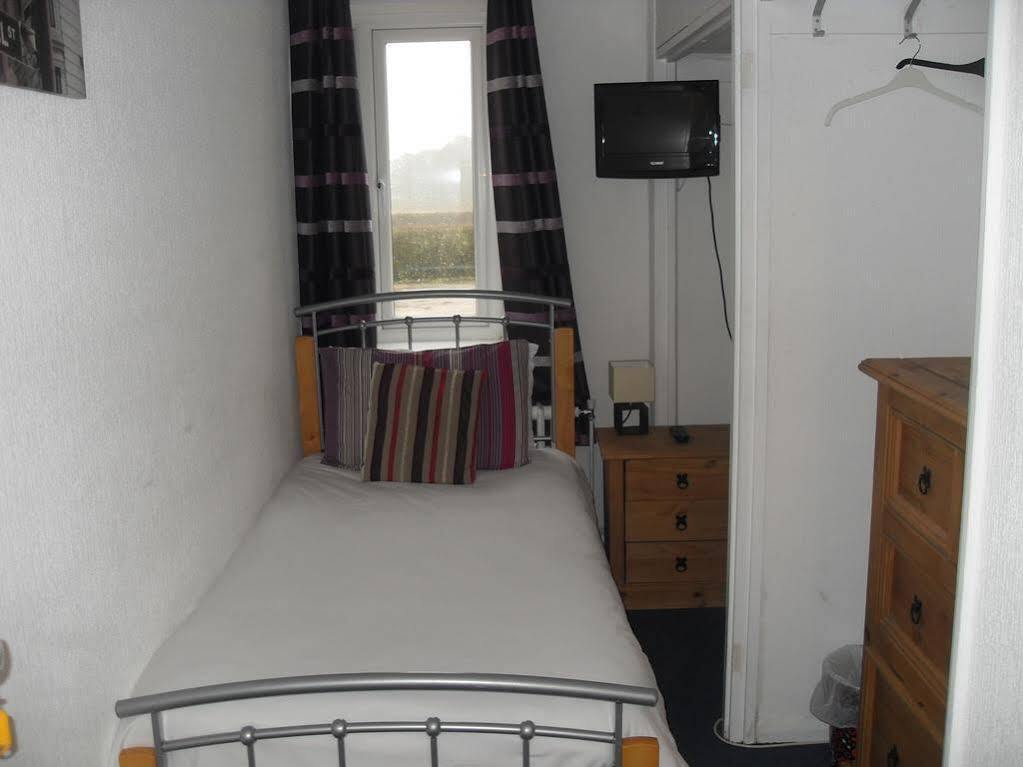 Chris'S Motel Stokenchurch Esterno foto